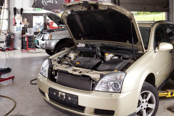 tyler olson/iStock/Getty Images Car Repair Shop